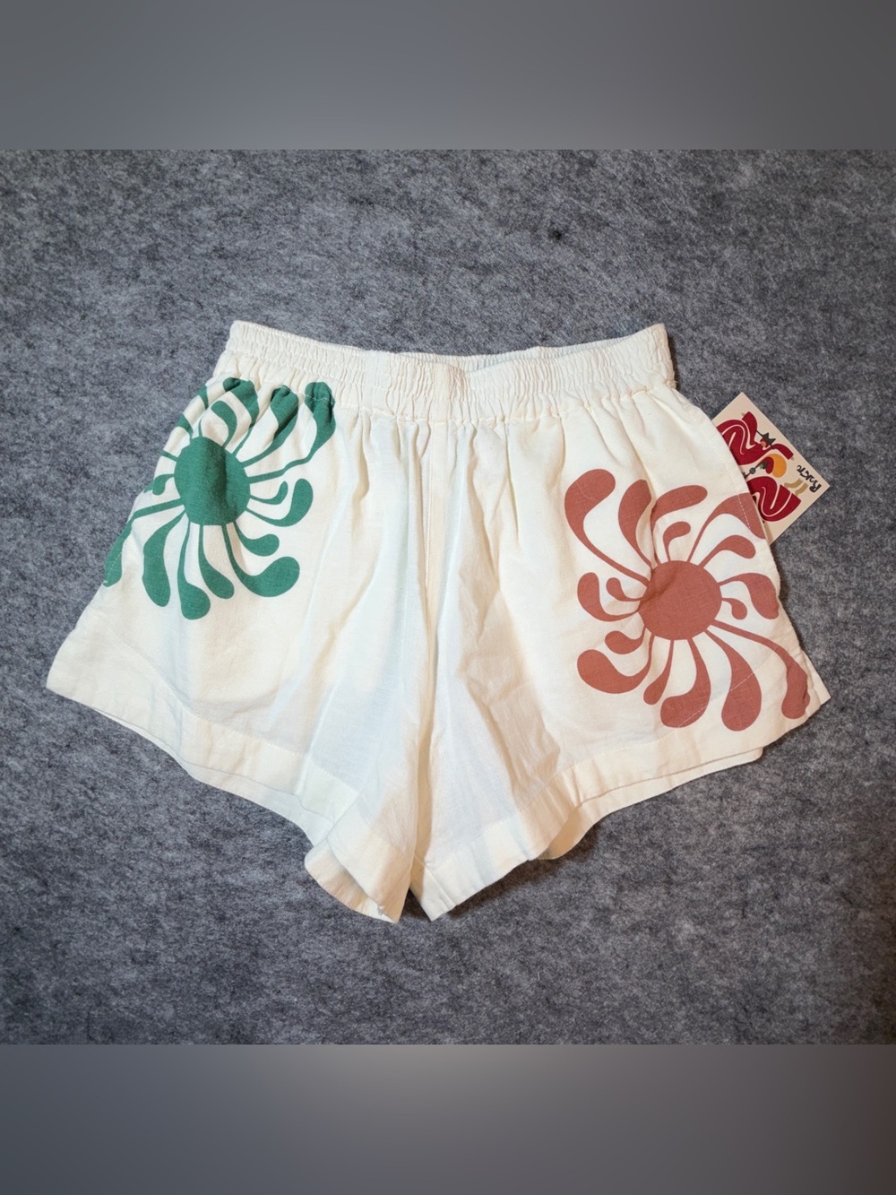 RVCA Lauryn Sawyer Alvarez Floral Shorts S Cream, Green & Terracotta